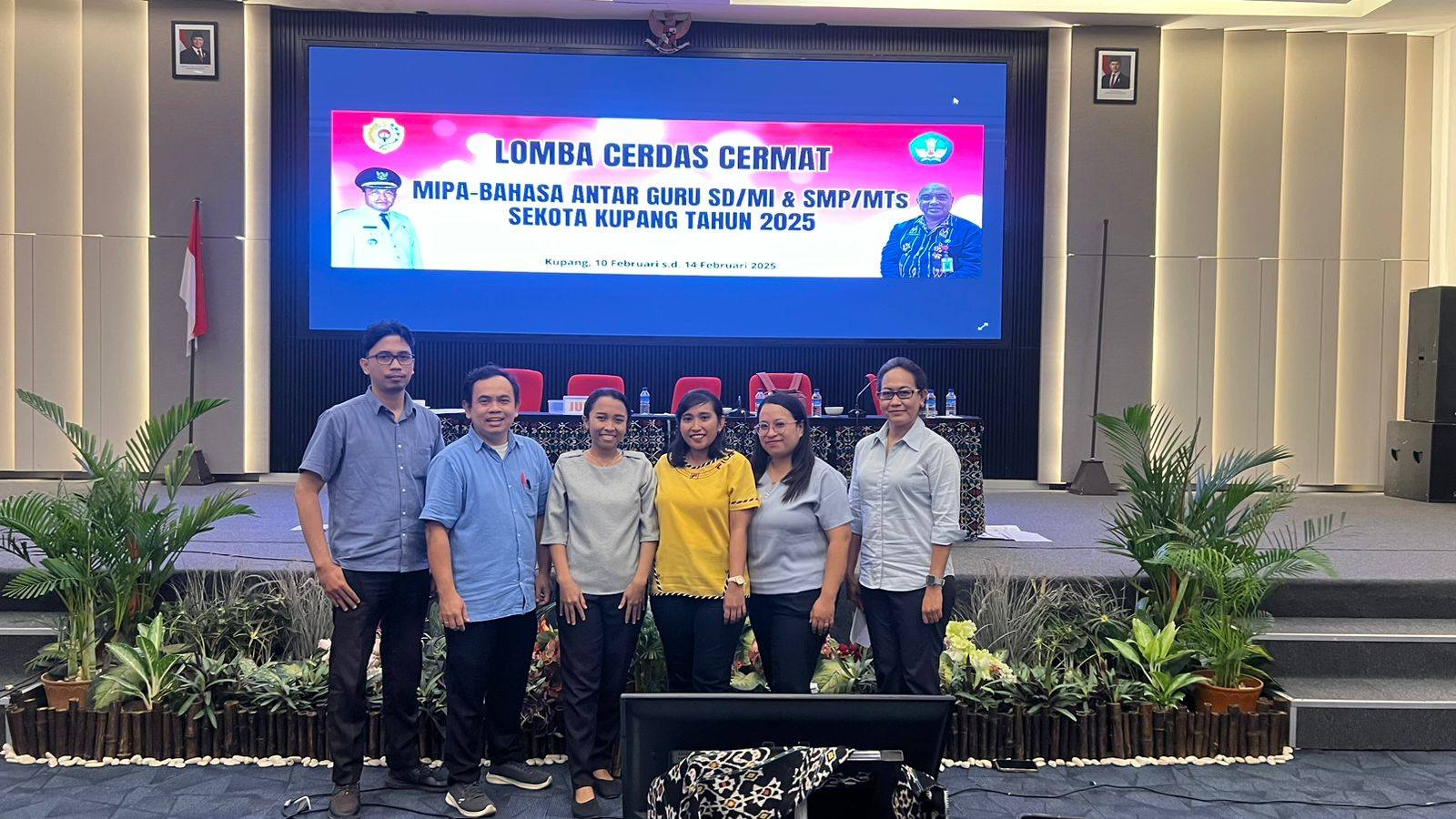 Tim SMP 8 Kupang berhasil meraih Juara 1 dalam Lomba Cerdas Cermat Guru jenjang SMP tingkat Kota Kupang Tahun 2025